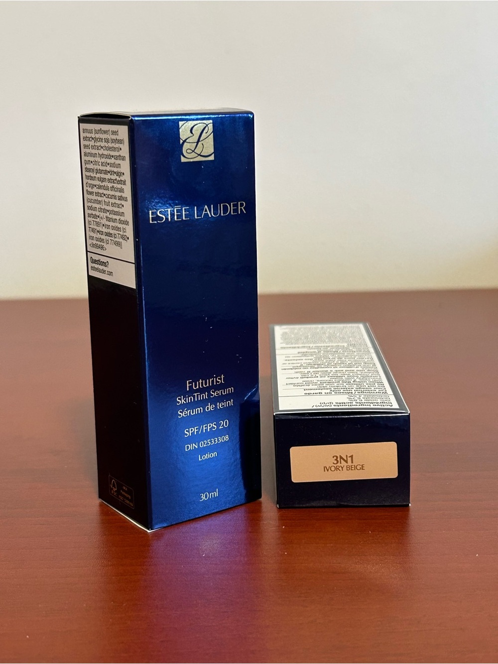 Estee Lauder Futurist Skin Tint Serum foundation SPF 20 — Ivory Beige (3N1)